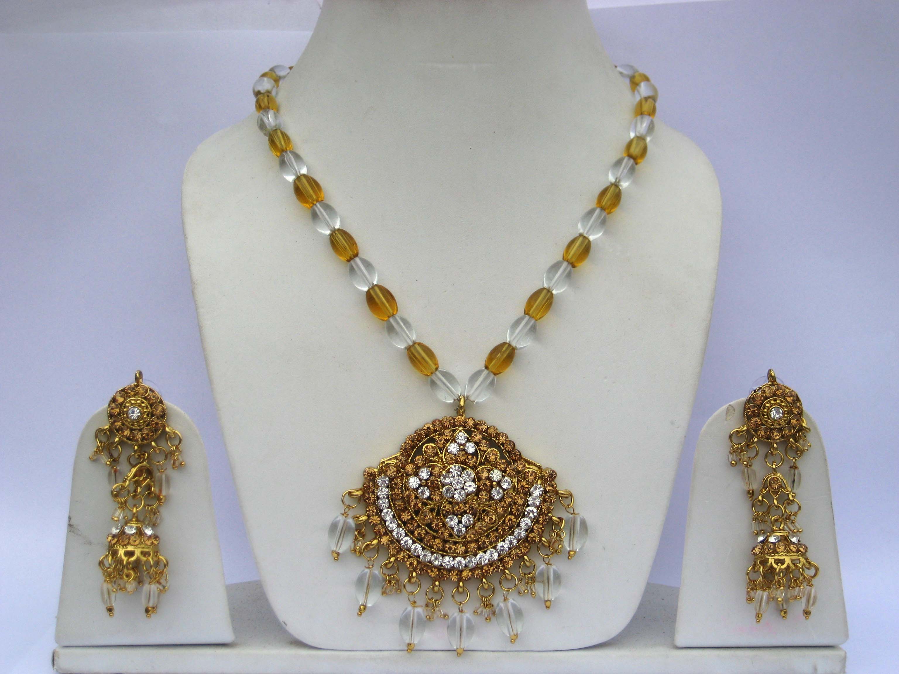 Manufacturers Exporters and Wholesale Suppliers of kundan Pendant Sets Meerut Uttar Pradesh